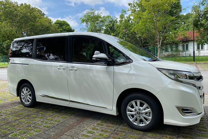 Private Singapore Departure Transfer: Hotel to Changi Airport - Included in the Service