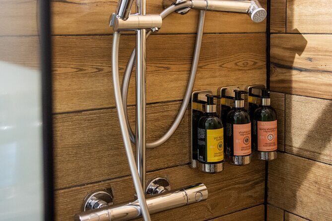 Private Spa with Jacuzzi and Sauna - Key Points  