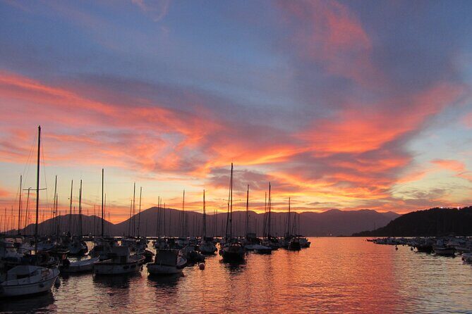 Private Sunset Aperitif on a Boat in the Gulf of Poets - Key Points