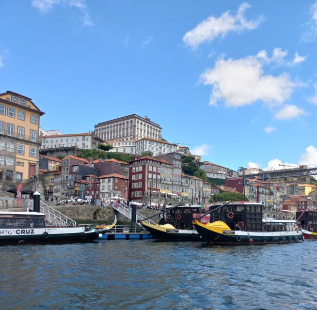 Private Sunset Cruise on the Douro River - Boat Amenities and Inclusions