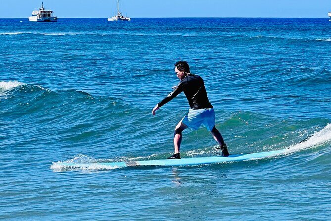 Private Surf Lesson Lahaina Beach Breakwall with Board included - Key Points