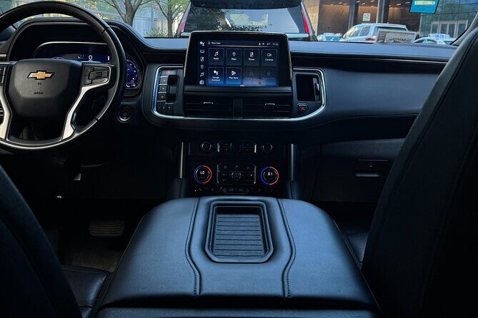 Private SUV Transfer from O'Hare Midway Airport to Chicago - In Transit: Smooth, Quiet, and Connected