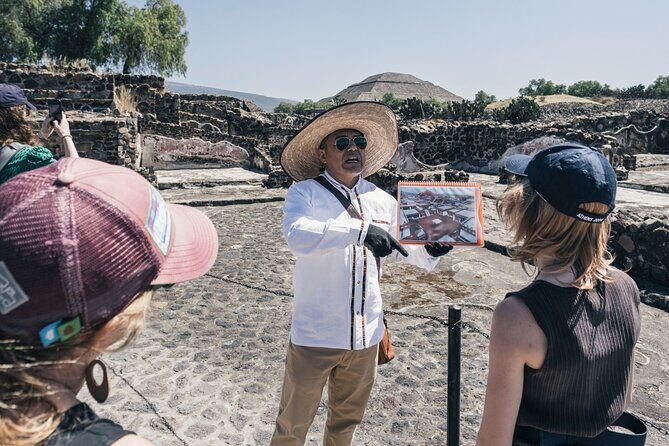 Private Teotihuacan: Climb Moon & Quetzalcoatl. See Sun Pyramid - The Guided Commentary: Knowledge and Personalization