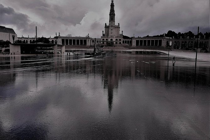 Private Tour 3 Days Fatima-Aveiro-Porto-Guimaraes-Braga-Santiago De Compostela - Confirmation and Tour Accessibility