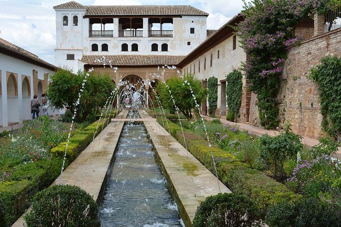 Private Tour: Alhambra Day Trip From Madrid by High-Speed Train - Exploring the Alhambra