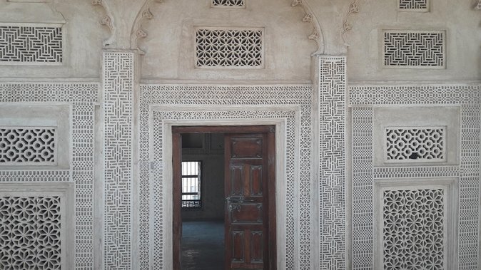 Private Tour and Sightseeing in Bahrain - VIP Tour - Explore Manamas Famous Spots