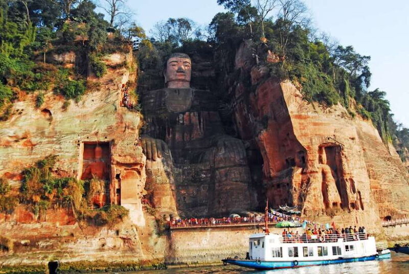 Private Tour: Discovering Pandas & the Majestic Giant Buddha - Visiting the Leshan Giant Buddha