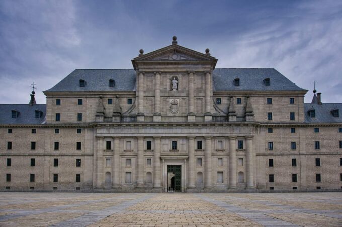 Private Tour Escorial& Segovia From Madrid With Hotel Pickup - Recommended Attire