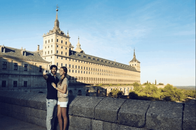 Private Tour Escorial& Segovia From Madrid With Hotel Pickup - Languages Offered