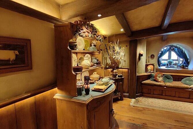 Private Tour from Auckland Hobbiton Movie Set and Te Puia Magic - The Sum Up