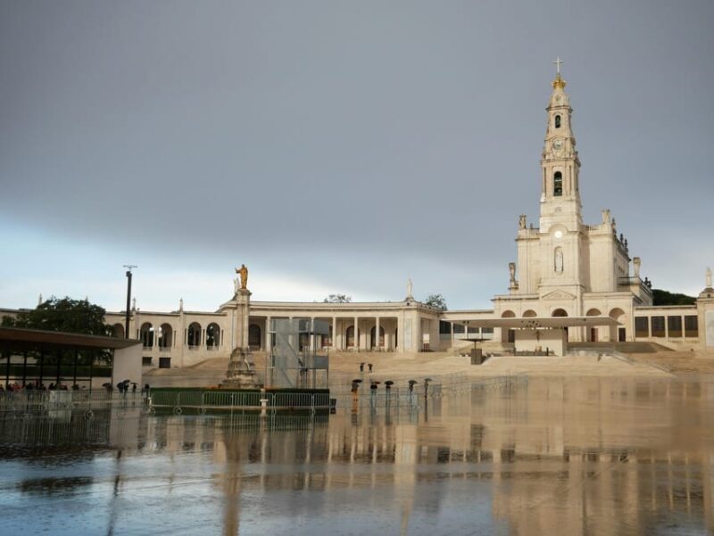Private tour from Lisbon to Fátima and back - Key Points