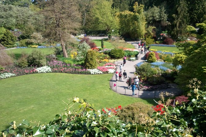 Private Tour: Gardens of Vancouver - Immerse in Vibrant Chinatown