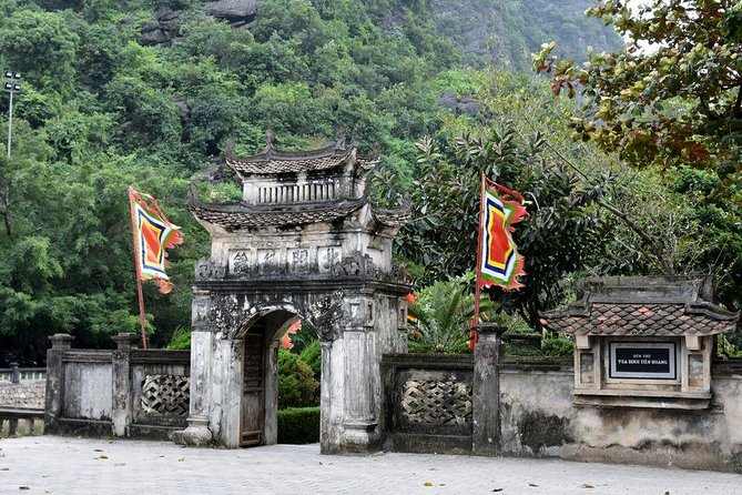 Private Tour: Hoa Lu and Tam Coc Boat and Bike Day Trip From Hanoi - Meeting and Pickup Details