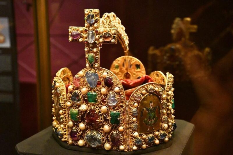 Private Tour: Imperial Treasury Vienna - Exploring Vienna’s Imperial Treasury: A Personal Touch on History