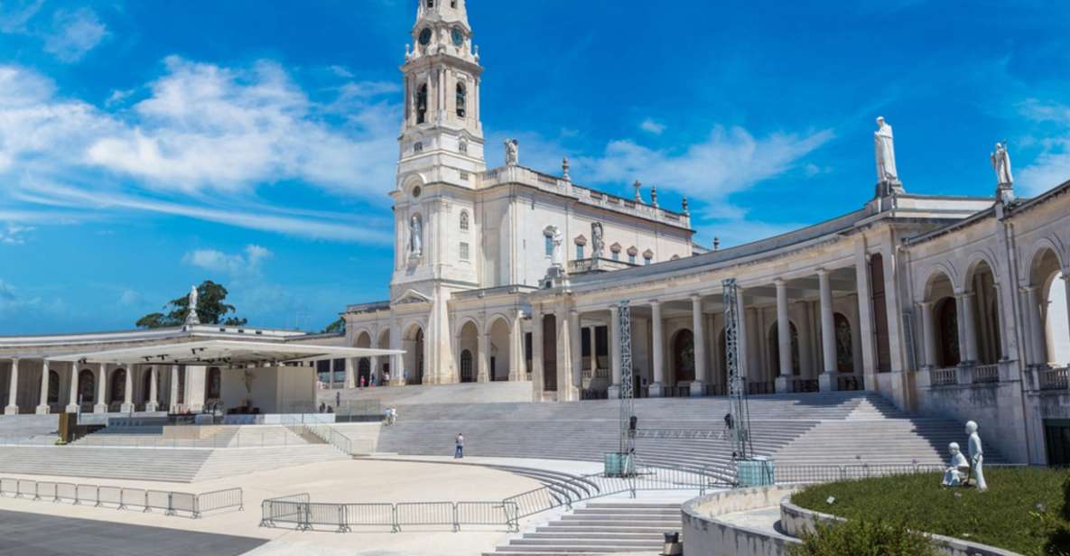 Private Tour in Fatima, Nazare and Obidos From Lisbon - Key Points