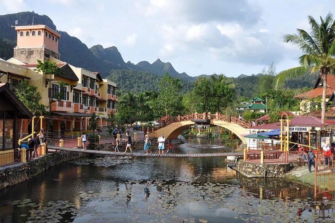 Private Tour in Langkawi With Skybridge and Langkawi Cable Car - Experience the Cable Car