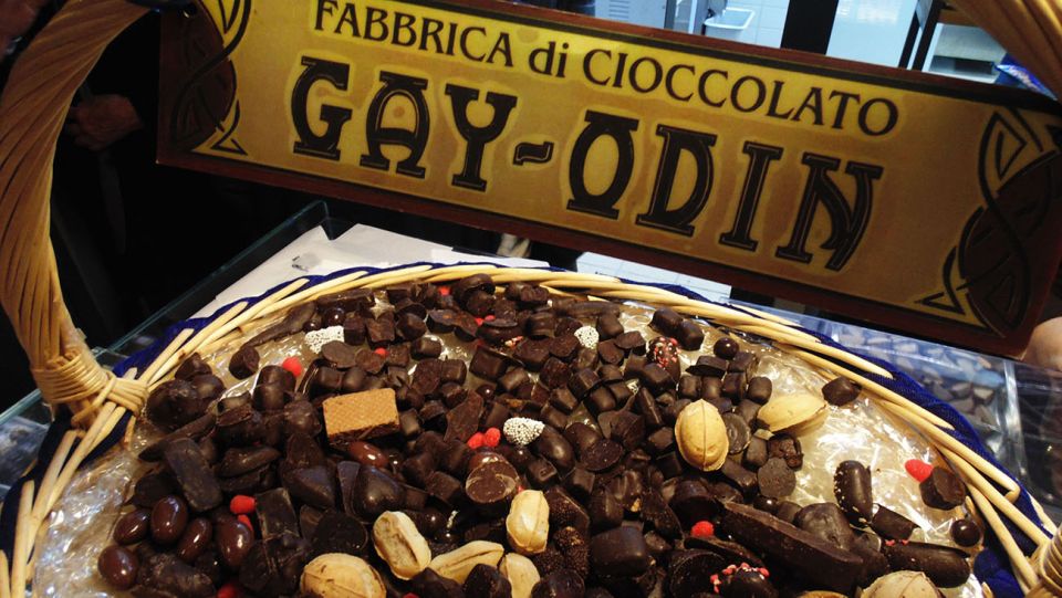 Private Tour: Naples Food Tasting Tour by Vintage Vespa - Break Time and Local Bakery