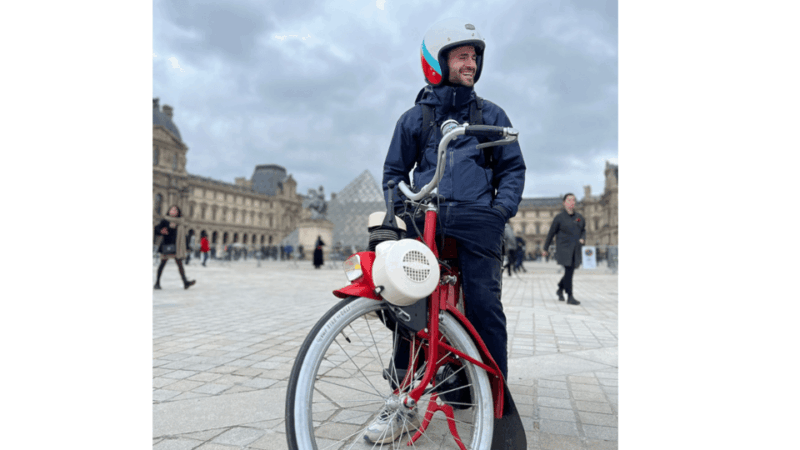 Private Tour of Chic Paris With Vintage French Bikes - Key Points