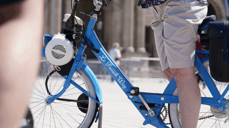 Private Tour of Chic Paris With Vintage French Bikes - Experience Highlights