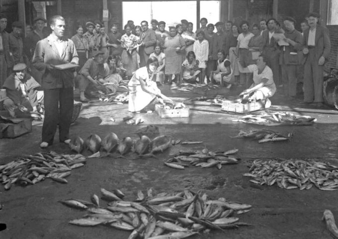 Private Tour of Gijón - Discover the History of Xixón Fishermen