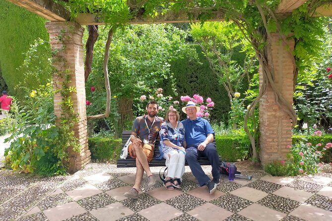 Private tour of the Alhambra entrances included - Key Points