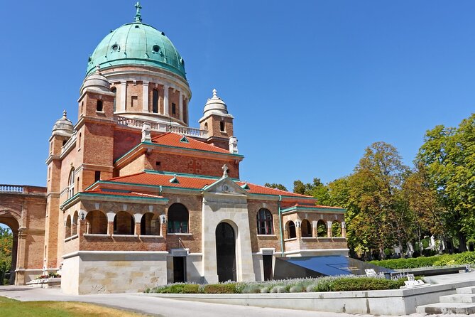 Private Tour of the Best of Zagreb- Sightseeing, Food & Culture With a Local - Customizing Your Tour