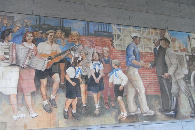 Private Tour of the Cold War Era in Berlin - Soviets, Wall and Espionage - Exploring Soviet Berlin