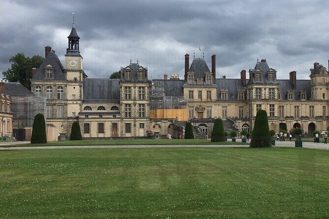 Private tour of the Great Christmas of Vaux le Vicomte and Fontainebleau - FAQs