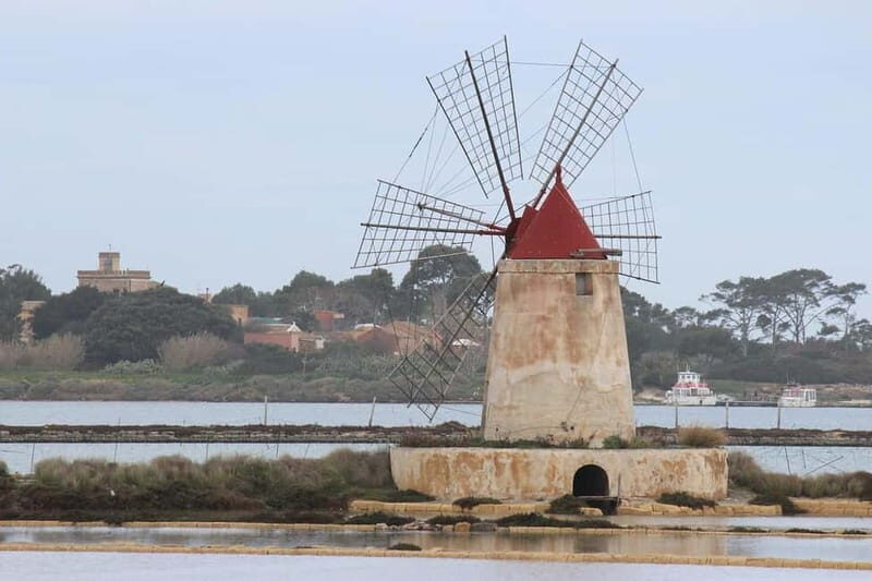Private tour of the Stagnone of Marsala with lunch on board - Key Points