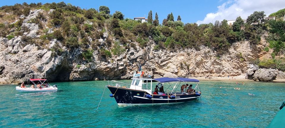 Private Tour the Journey of Ulysses to Gaeta, Pizza & Drink - Boat Amenities and Capacity