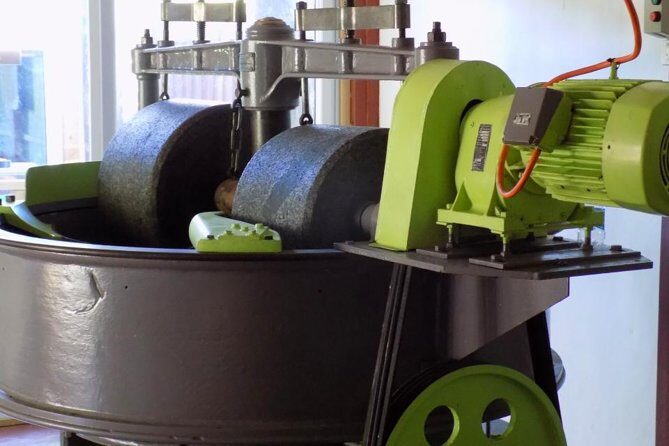 Private Tour to Aelan Chocolate Factory in Port Vila - Key Points