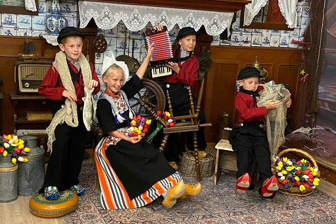 Private Tour to Giethoorn with boat and Zaanse Schans windmills - The Experience in Detail