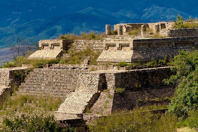 Private tour to Monte Alban and alebrijes and black mud and textiles - Key Points