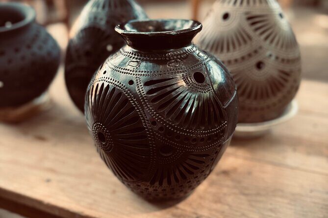 Private tour to Monte Alban and alebrijes and black mud and textiles - The Art of Alebrijes: Meeting Local Artists