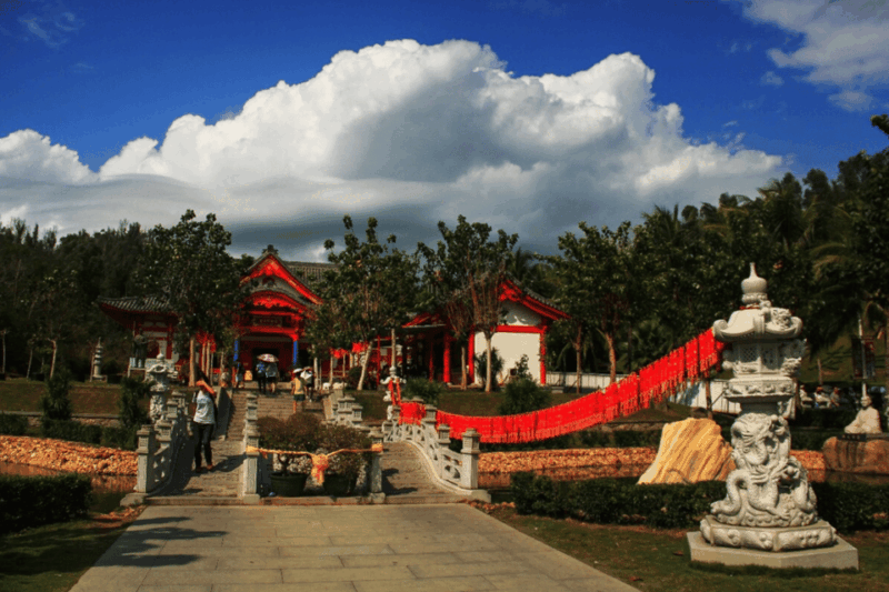 Private Tour to Sanya Nanshan Buddhsim Temple and the Beach - Cultural Experience