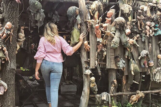 Private tour to the spooky Island of the Dolls in Xochimilco - Key Points