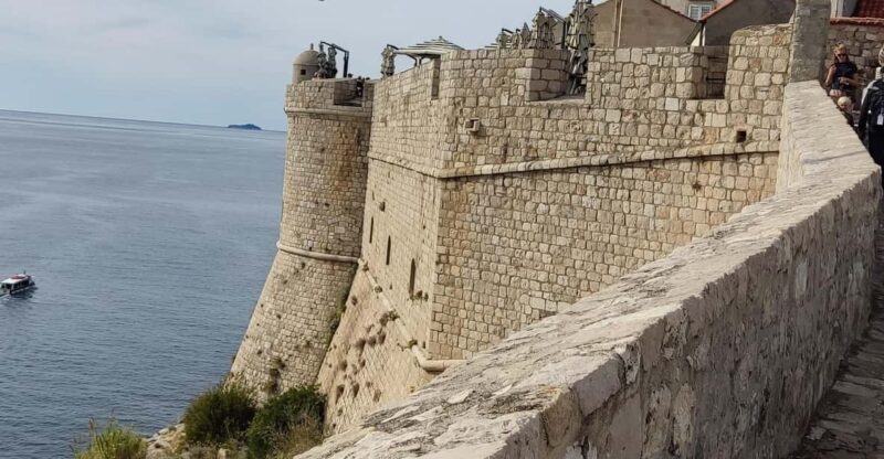 PRIVATE TOUR-Walls: Exploring Defensive Strategy and Stories - Good To Know