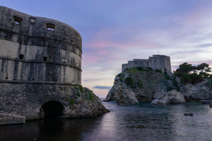 PRIVATE TOUR-Walls: Exploring Defensive Strategy and Stories - Flexible Options