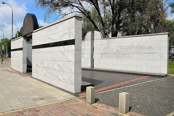 Private Tour: Warsaw Ghetto With a Local Historian - Guides Expertise