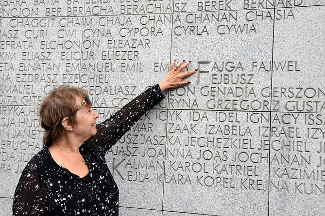 Private Tour: Warsaws Jewish Heritage by Retro Fiat - Paying Respects at the Cemetery
