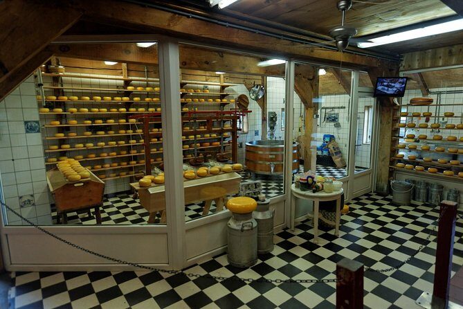 Private Tour Zaanse Schans Windmills and Volendam in Jaguar - In-Depth Look at the Itinerary and Experience