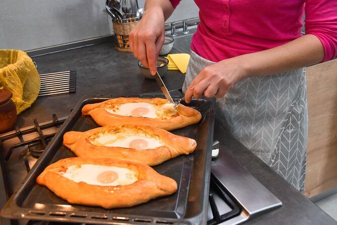 Private Traditional Georgian Meal in a Lovely Tbilisi Home with Transfers - Key Points