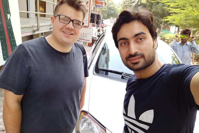 Private Transfer Agra to Jaipur via Fatehpur Sikri And Stepwell - Traveling in Air-Conditioned Comfort