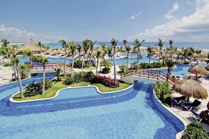 Private Transfer: Akumal to Cancun Airport CUN in SUV - Details of the Ride: Comfort, Convenience, and Personal Service