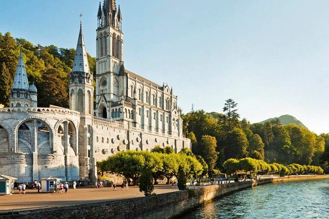 Private Transfer from Barcelona to Lourdes in France - Key Points