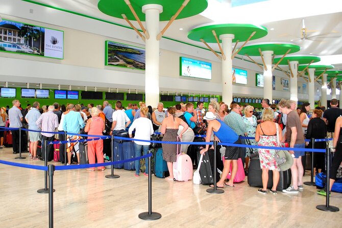 Private Transfer From Hotels to Punta Cana and Las Americas Airports - Vehicle Features