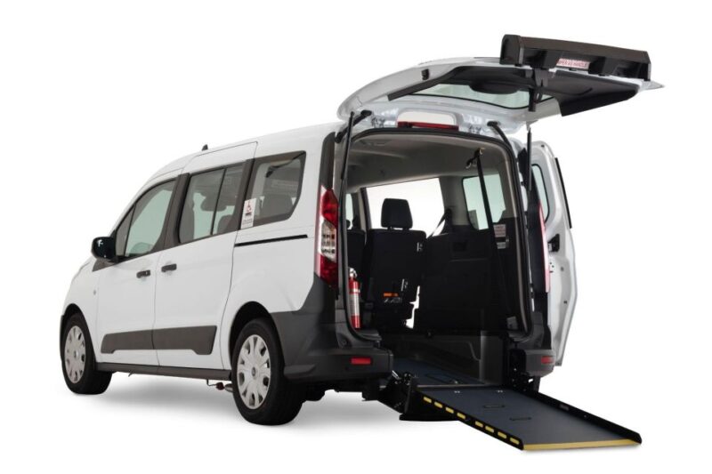 Private Transfer From Katakolo to Kalamata Airport - Professional Driver Experience