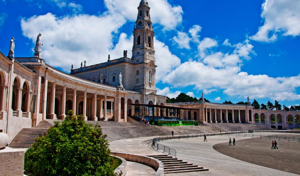 Private Transfer From Lisbon to Oporto With Stop in Fatima - Reservation and Cancellation Policy