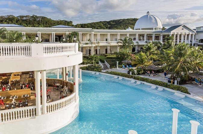 Private Transfer from MBJ Airport to Grand Palladium Hotel - Who Will Love This Service?