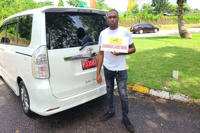 Private Transfer from Montego Bay Airport to Ocho Rios Hotels - Key Points